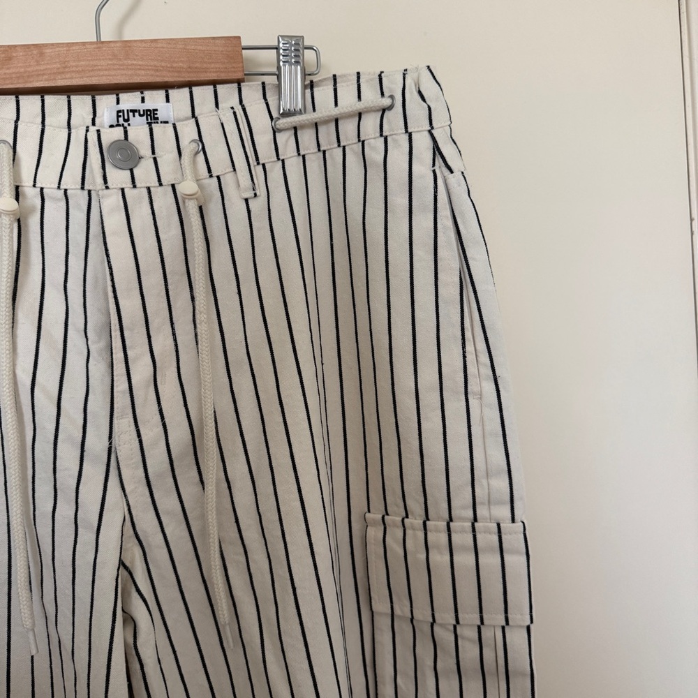 Future collective mid rise Striped cargo barrel Jean - Black and cream sz 10 - Picture 5 of 8